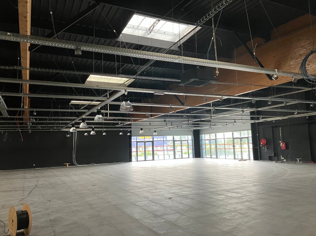 Installation électrique pour enseigne de distribution — réalisation HE2M à Libourne