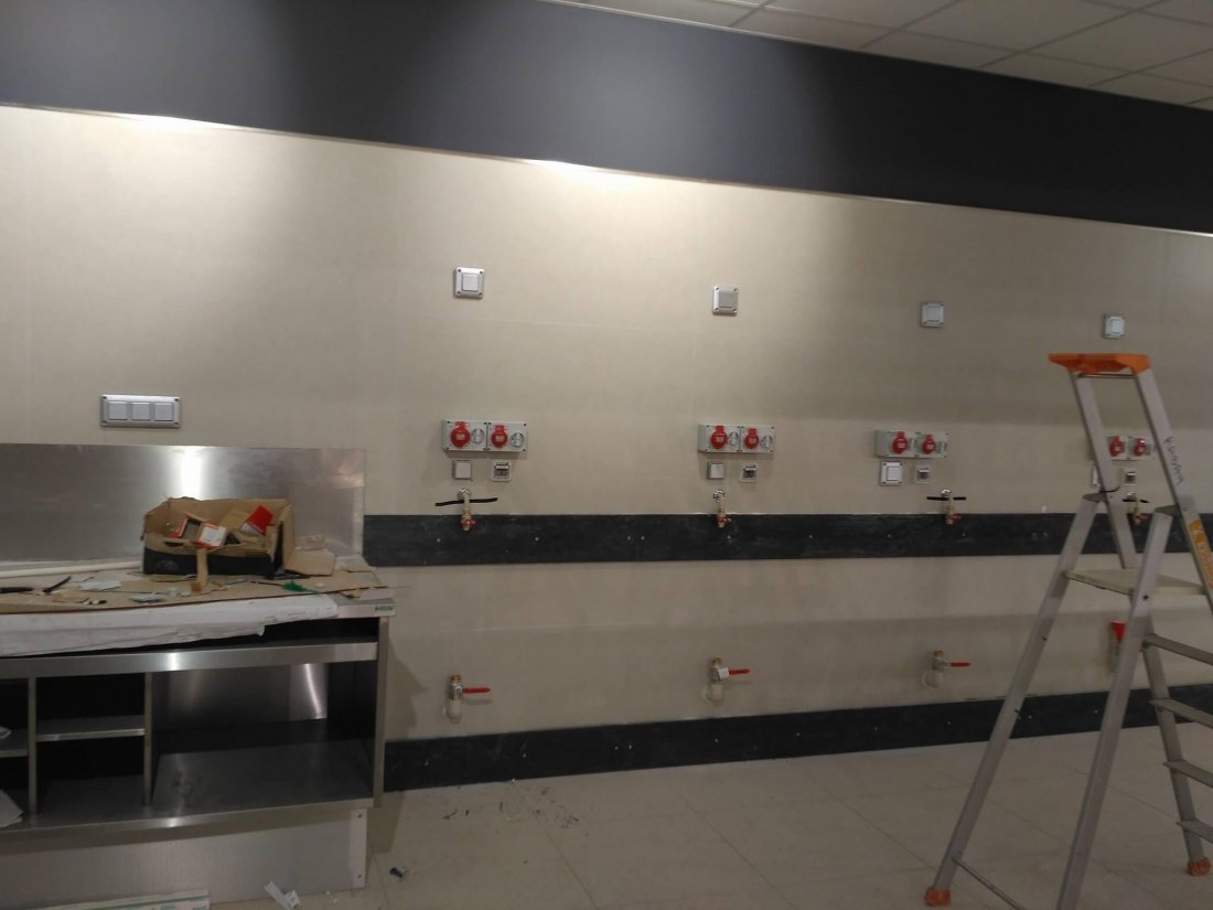 Installation électrique pour enseigne de distribution — réalisation HE2M à Libourne
