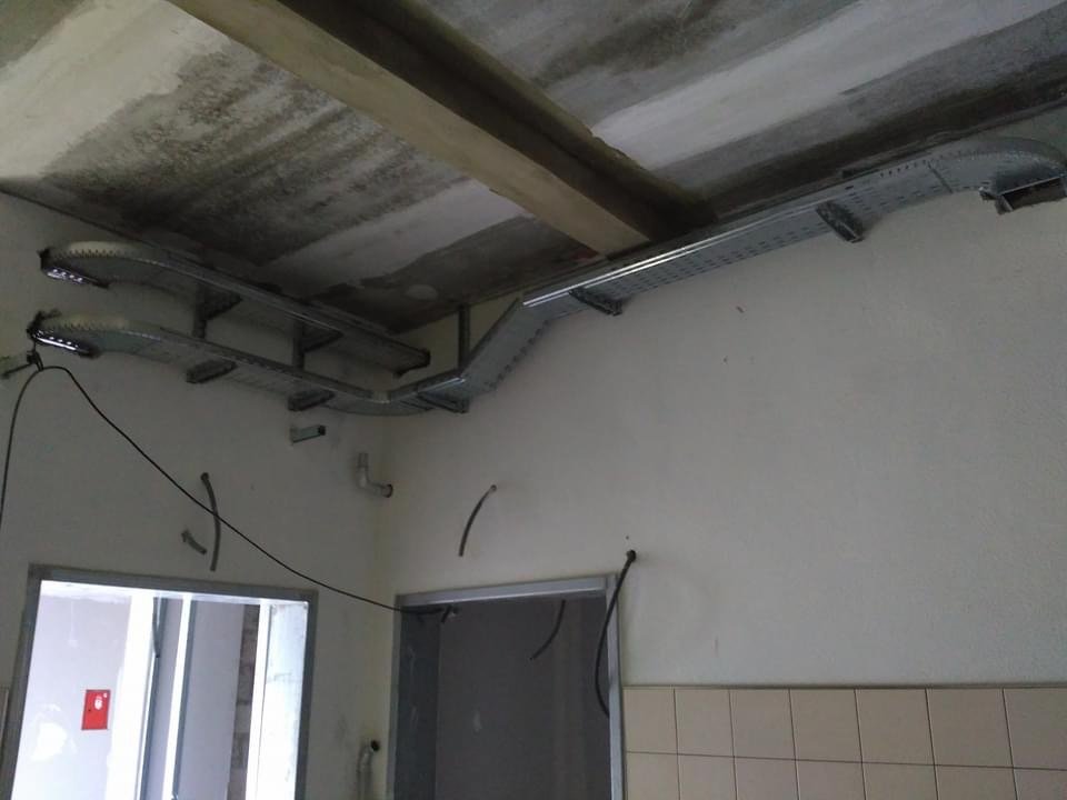 Installation électrique pour enseigne de distribution — réalisation HE2M à Libourne