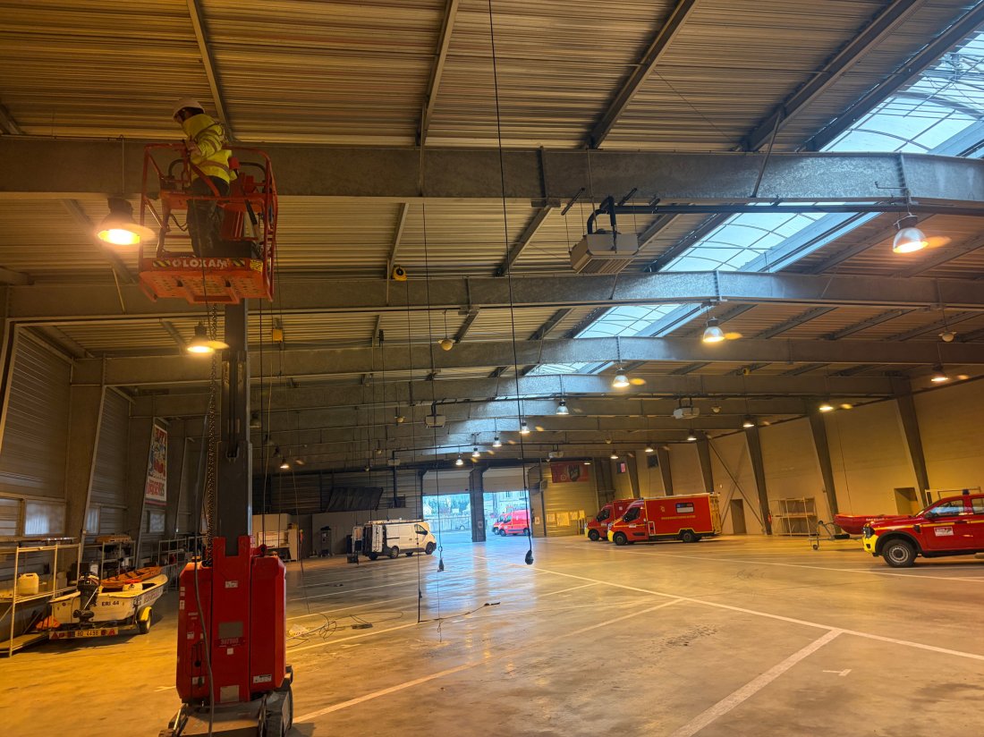 Installation électrique pour enseigne de distribution — réalisation HE2M à Libourne