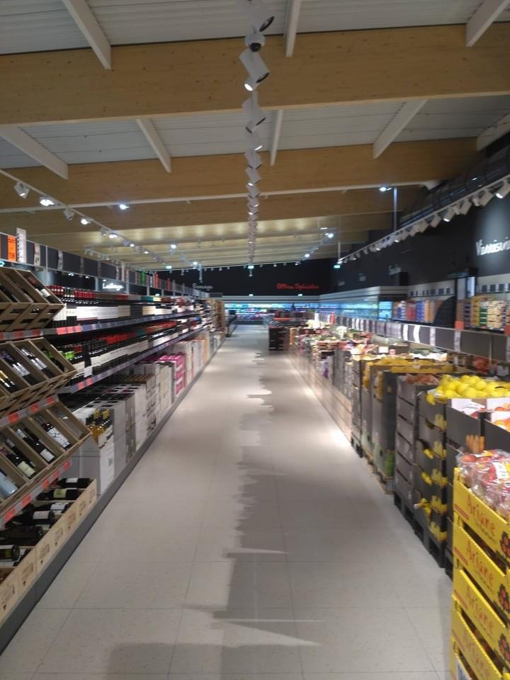 Installation électrique pour enseigne de distribution — réalisation HE2M à Libourne
