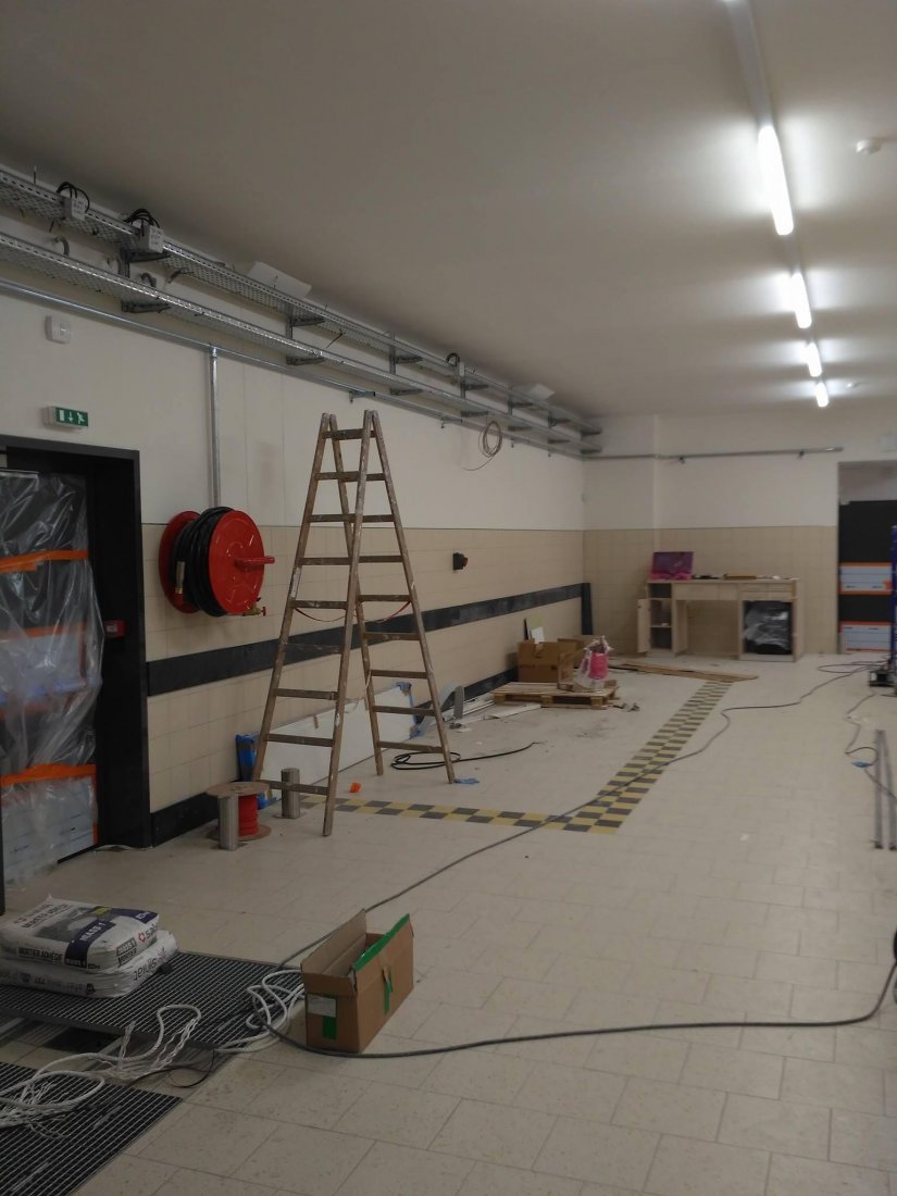 Installation électrique pour enseigne de distribution — réalisation HE2M à Libourne